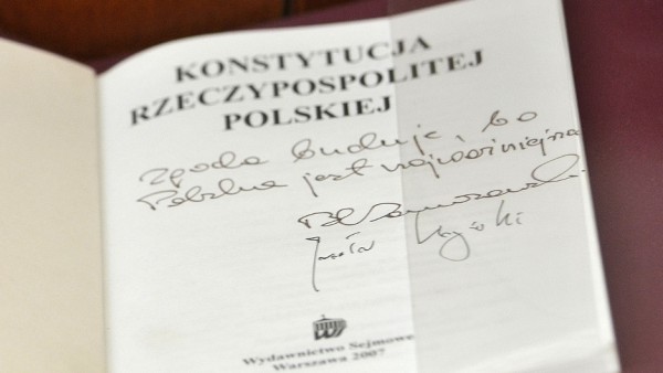 Pierwsza poprawka do polskiej konstytucji: „Art. 1 . Da się.”